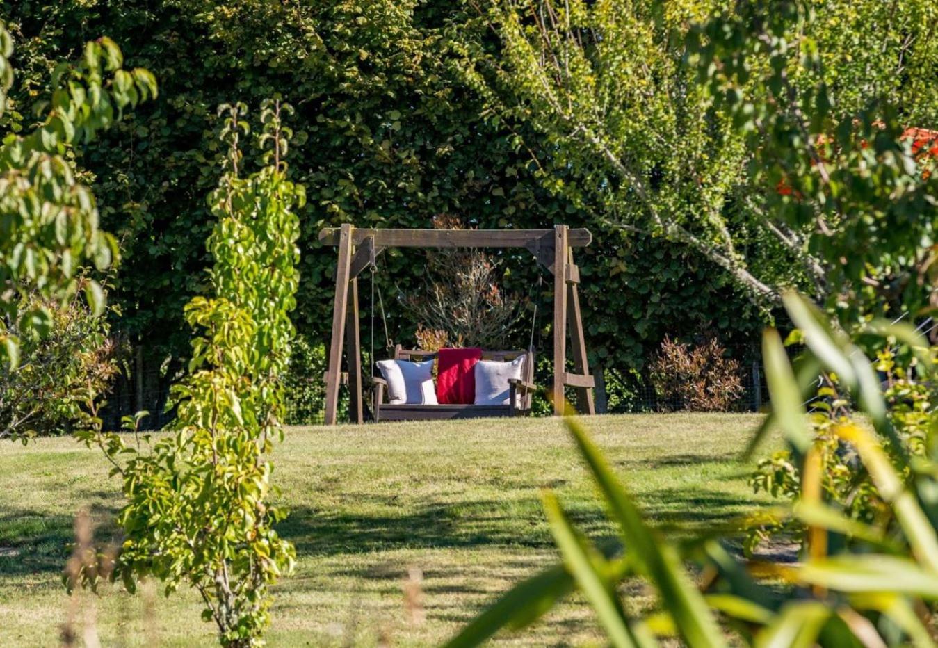 Mountviews Lodge Таупо Екстериор снимка