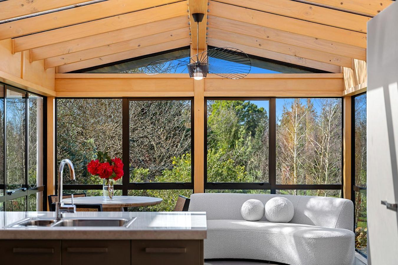 Mountviews Lodge Таупо Екстериор снимка
