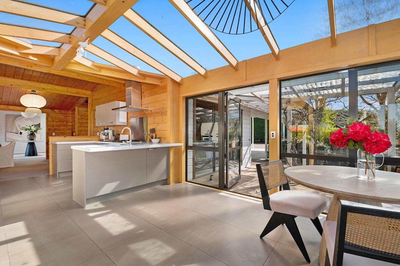 Mountviews Lodge Таупо Екстериор снимка