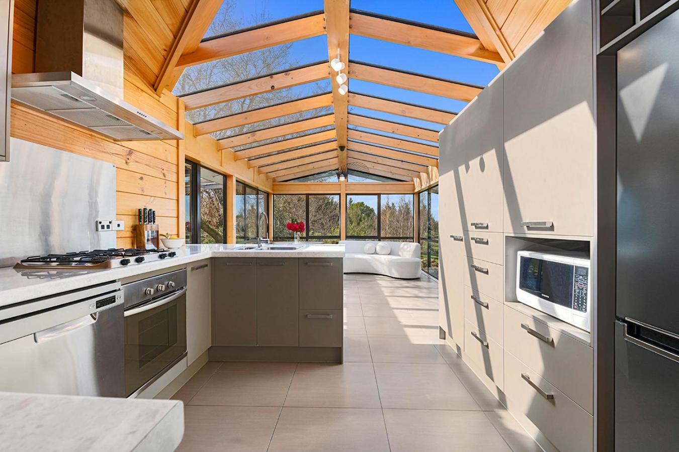 Mountviews Lodge Таупо Екстериор снимка
