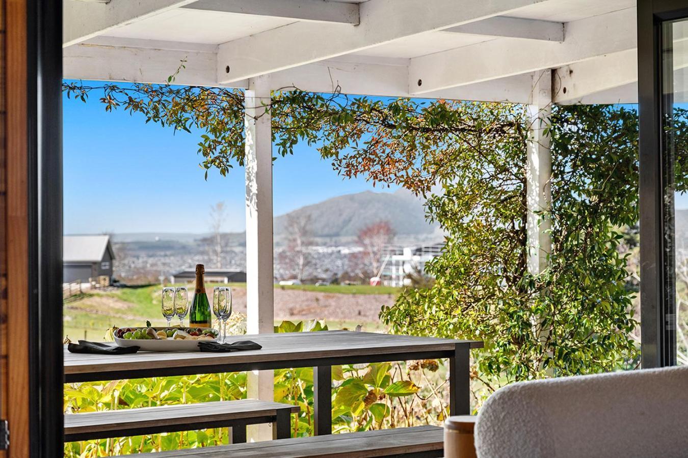 Mountviews Lodge Таупо Екстериор снимка