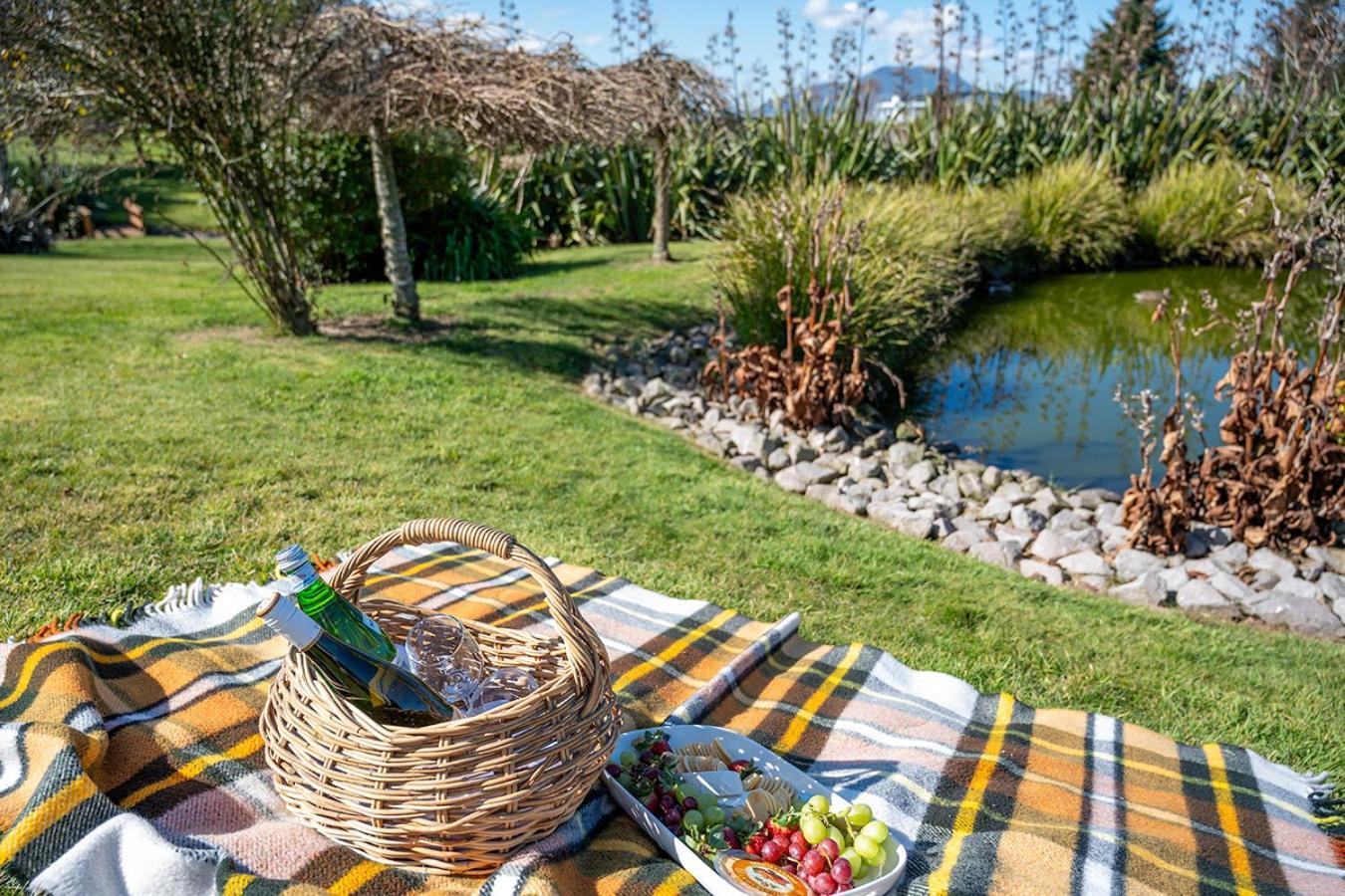 Mountviews Lodge Таупо Екстериор снимка