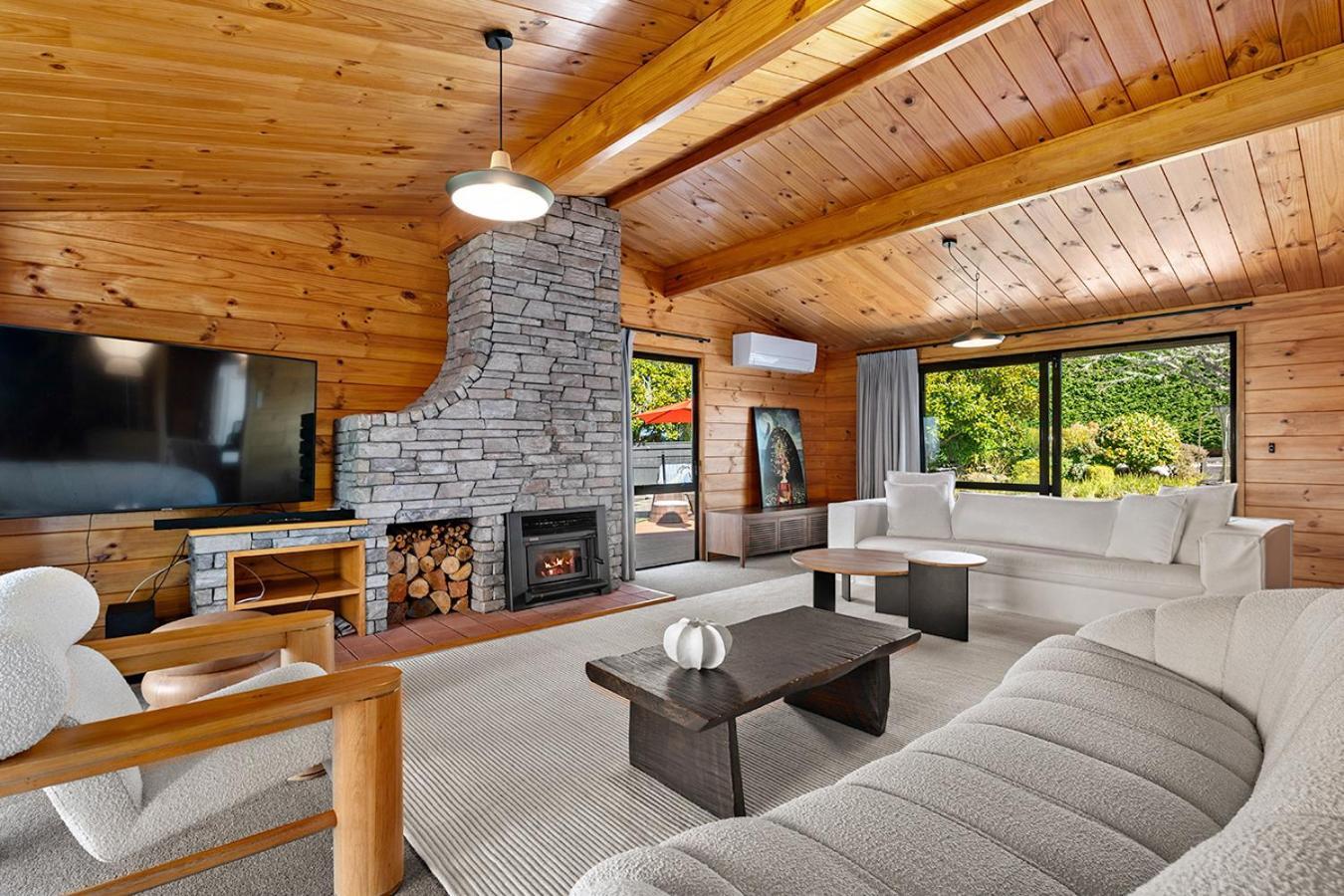 Mountviews Lodge Таупо Екстериор снимка